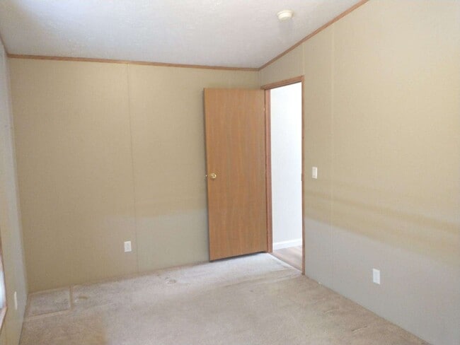 Building Photo - 5420 S View Rd