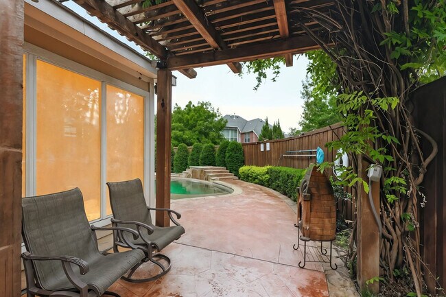 Building Photo - 2303 Chapelwood Dr