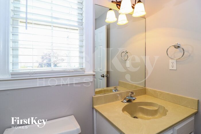 Building Photo - 7780 Hawkcrest Dr