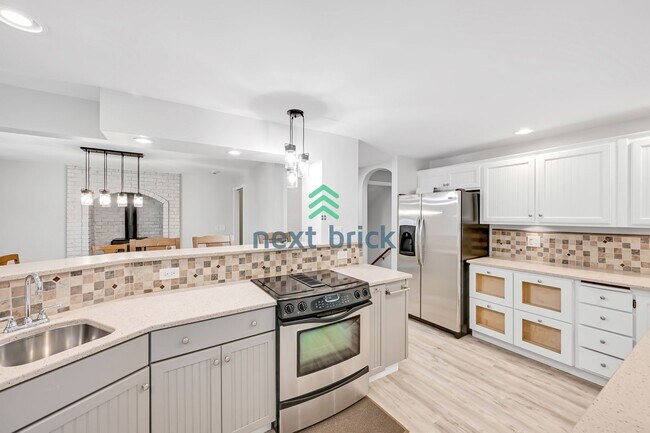Building Photo - A fabulous 3 bedroom and 3.5 bathroom house