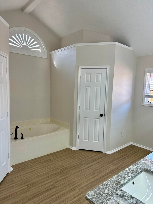 Building Photo - 5821 80th St