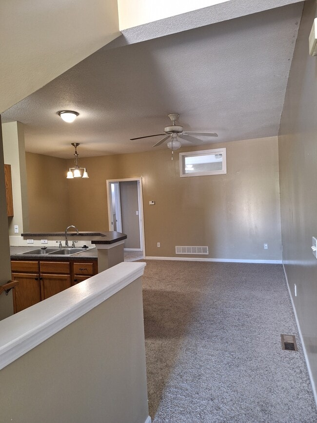 Building Photo - 994 N Findley St