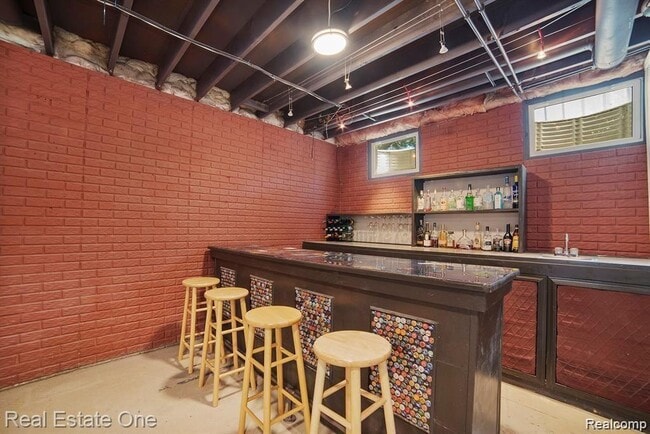 Building Photo - 2043 Vermont Ave