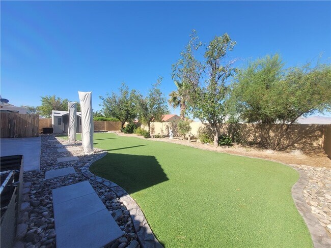 Building Photo - 3835 Smoketree Cir