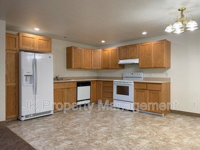 Building Photo - 1612 Sand Ct