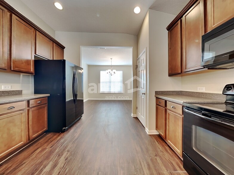 Building Photo - 809 N Garden Lake Dr