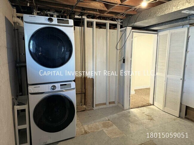 Building Photo - 1102 E Sego Lily Dr