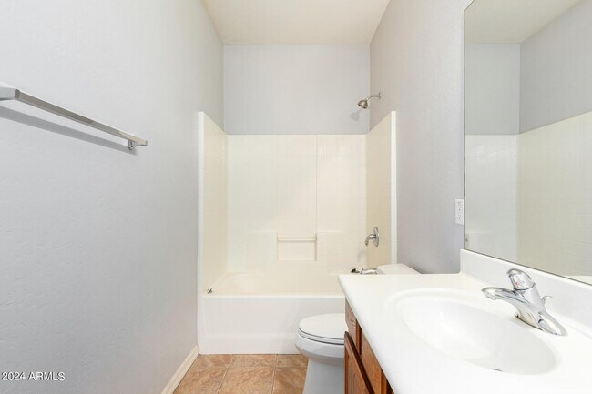 Building Photo - 14094 W Edgemont Ave