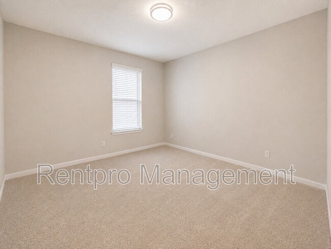 Building Photo - 13029 Oak Hill Way