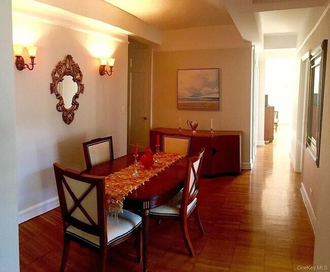 Building Photo - 118 8th Ave