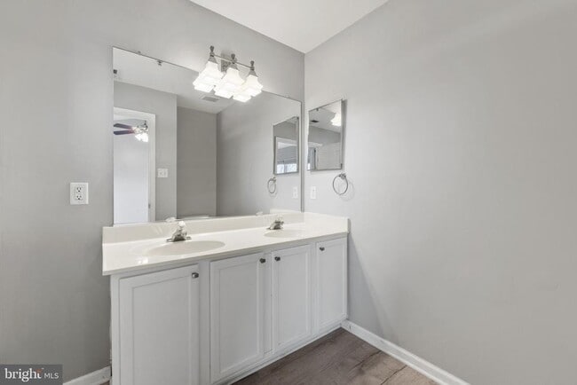 Building Photo - 703 Horse Chestnut Ct