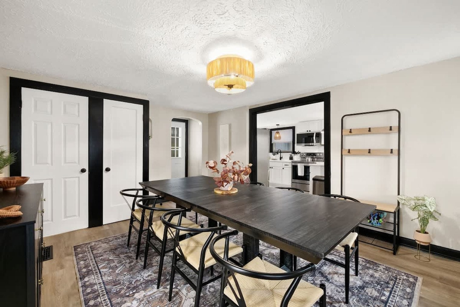 Building Photo - 303 E Washington St