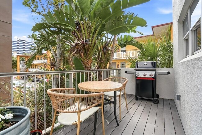 Building Photo - 106 Fareham Pl N