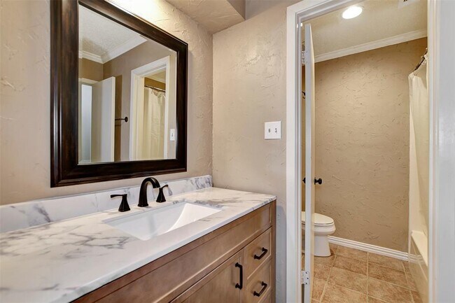 Building Photo - 75 Wood Hollow Dr