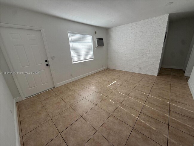 Primary Photo - 504 NW 7th Ct