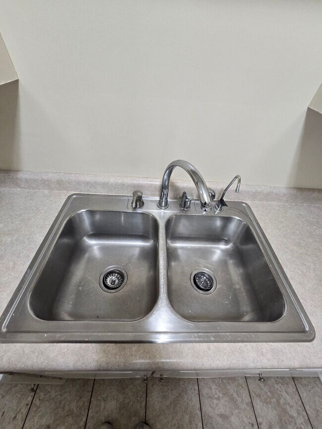 Building Photo - 3334 Michigan St