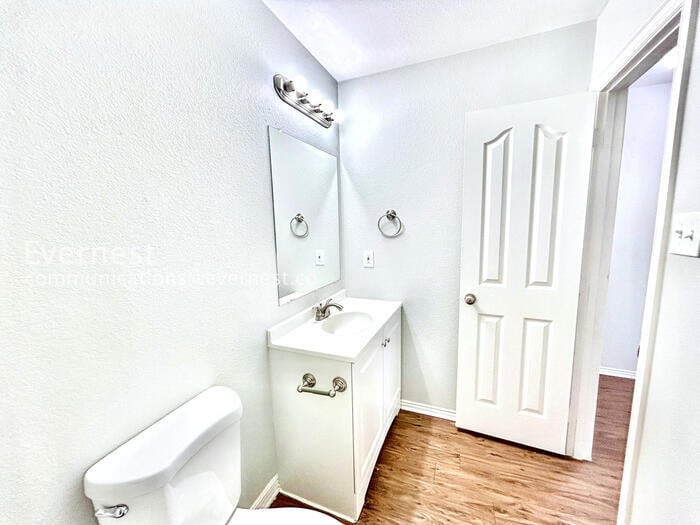 Building Photo - 246 Creek Cove Dr