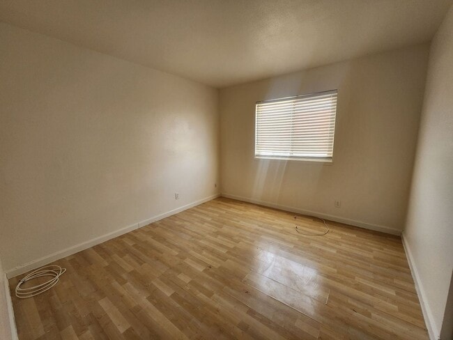 Building Photo - COMING SOON! 2 BEDROOM HOME