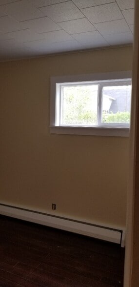 Building Photo - 315 N Oak St