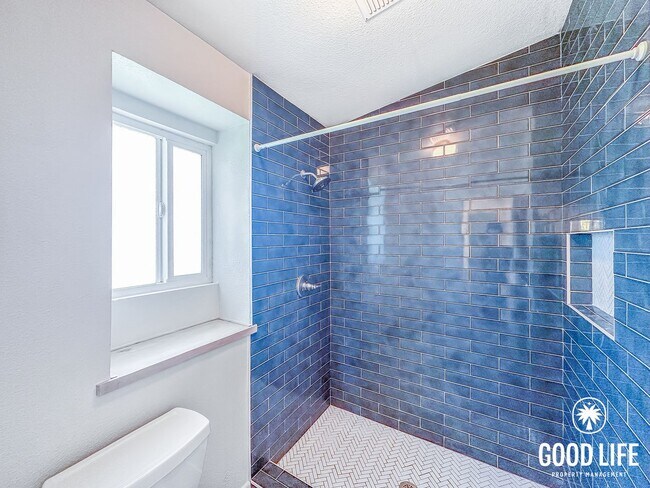 Building Photo - Renovated 3BD/2.5BA Condo in Chula Vista with Fireplace, W/D & Private Balcony