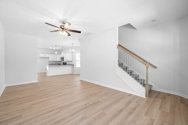 Building Photo - 2 Bedroom Condo For Rent Near Riverside Dr...