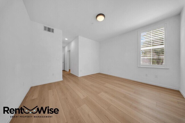 Building Photo - 1388 Broadway