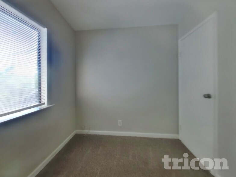 Building Photo - 1165 Buena Vista Ave