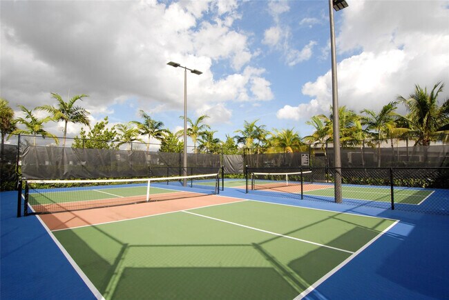 Building Photo - 4628 Pinehurst Trl E