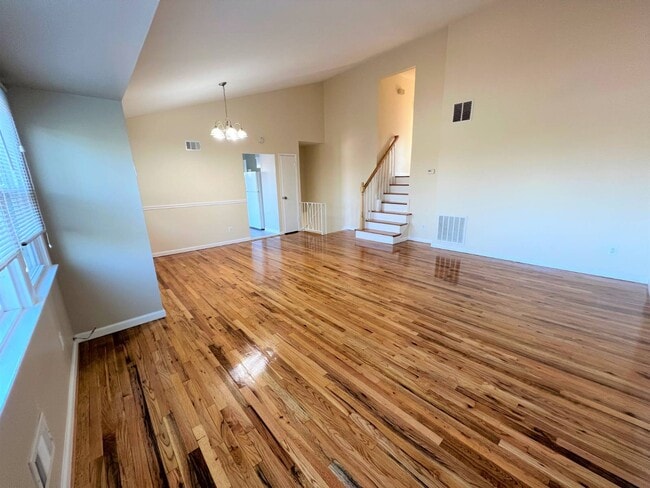 Building Photo - 15-28-28 Parsons Blvd