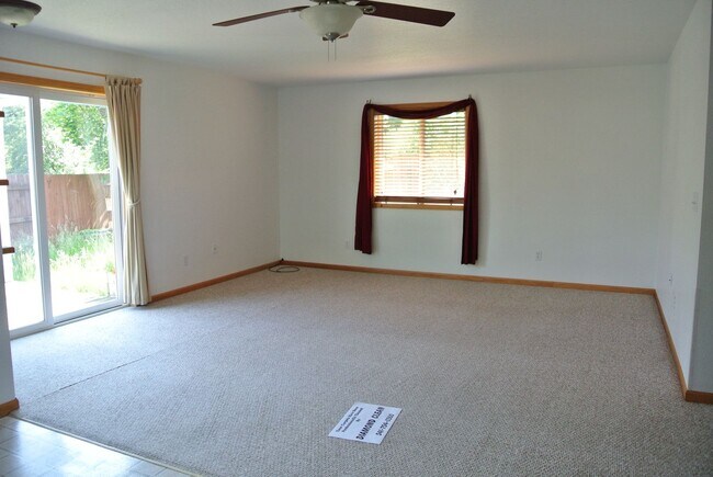 Building Photo - Beautiful 3-Bedroom 2 bath in Philomath!
