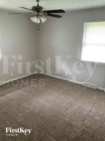 Building Photo - 8207 E 85 St