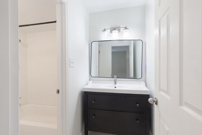 Building Photo - Spacious 2/2 Condo w/ Great Roommate Setup!