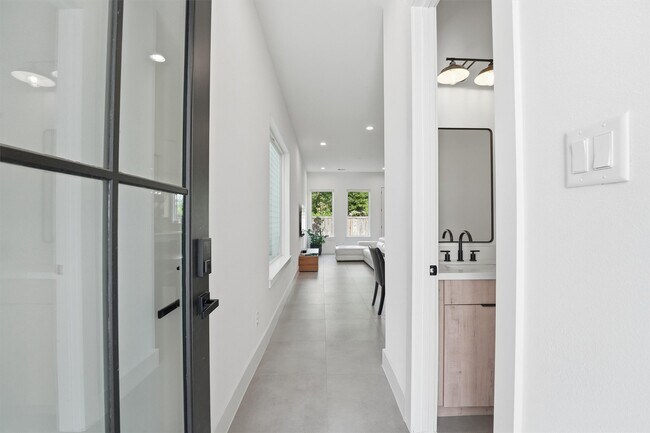 Building Photo - 6042 Cebra St