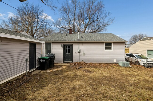 Building Photo - 3111 S 40th St