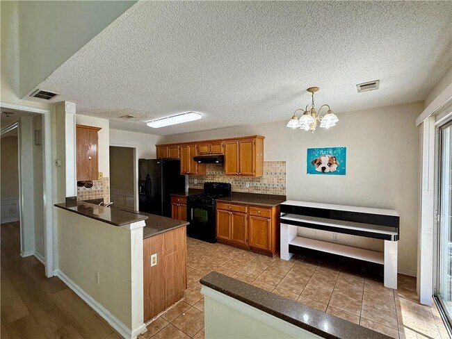 Building Photo - 2835 Binghampton Ln