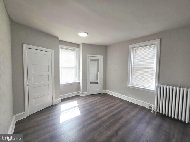 Building Photo - 925 S 59th St