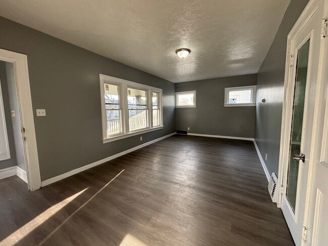 Building Photo - 13817 Bartlett Ave