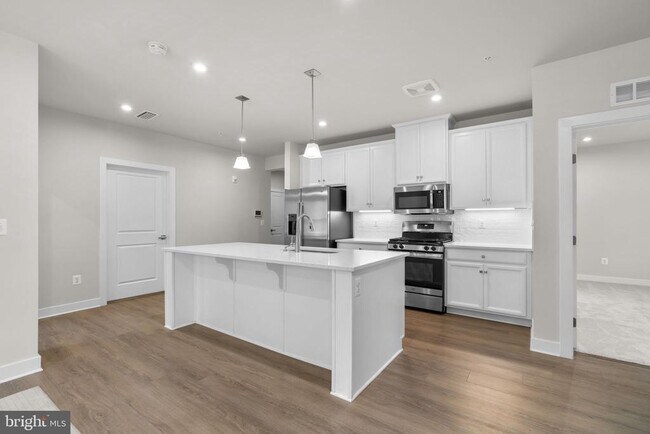 Building Photo - 10421 Resort Road