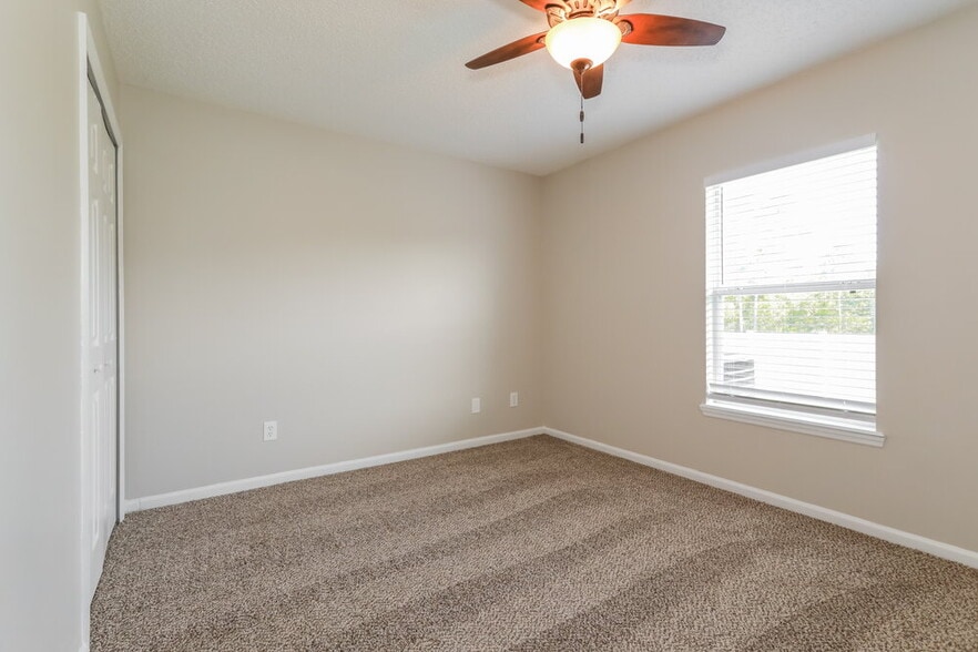Building Photo - 2391 Creekfront Dr