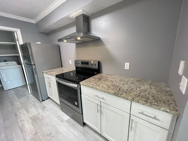 Building Photo - For Lease - 3 BR|2 BA Near Tyndall Air For...