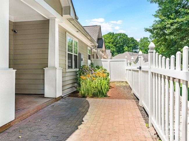 Building Photo - 1037 Davant Ln