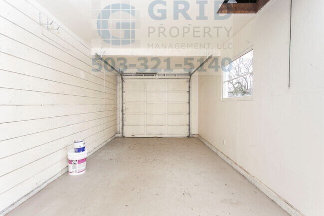 Building Photo - Charming 2 Bedroom Home Available in North...