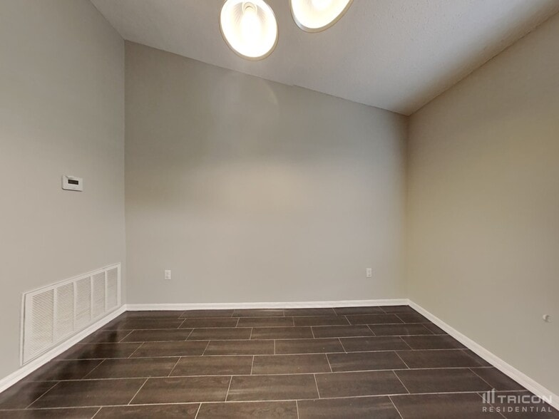 Building Photo - 5148 Jenson Ave