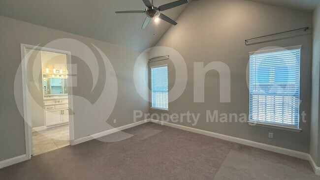 Building Photo - 3508 Covedale Blvd