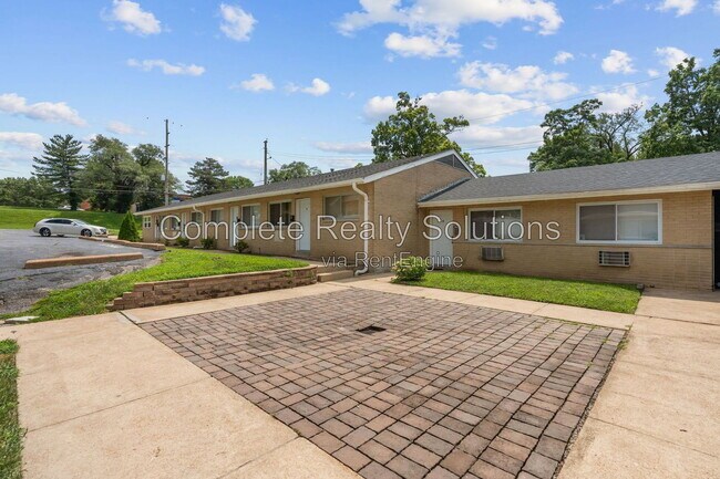 Building Photo - 2323 Woodson Rd