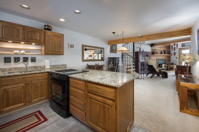 Building Photo - Available now!  Year lease!   Three Bedroo...