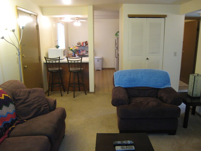 Building Photo - 353 E 13th Ave