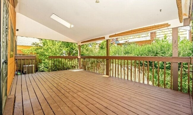 Building Photo - AVAILABLE TODAY - Beautiful 4BD/4BA Low-Ma...