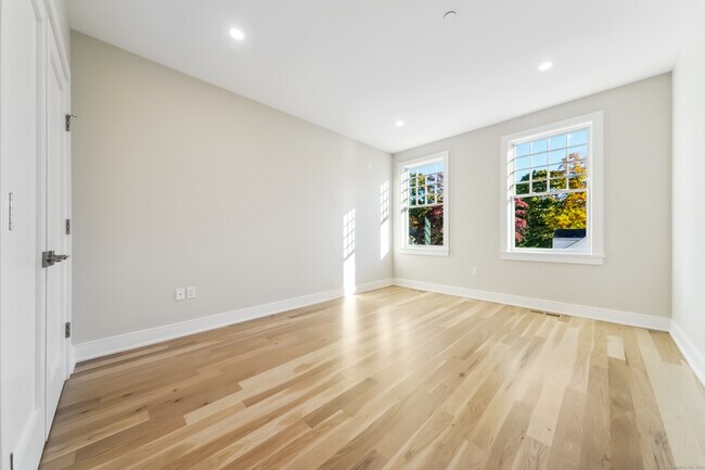 Building Photo - 8 Husted Ln