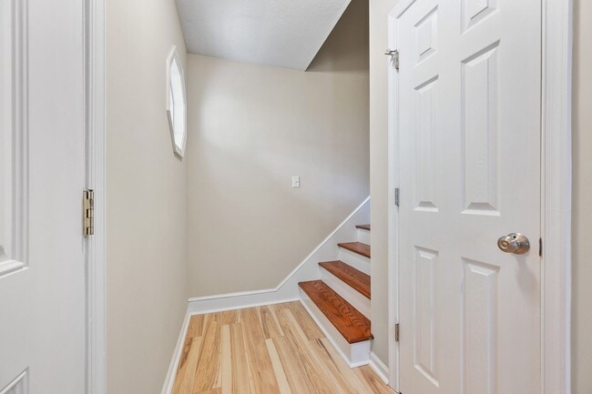 Building Photo - 4 Bedroom Home in Lynchburg